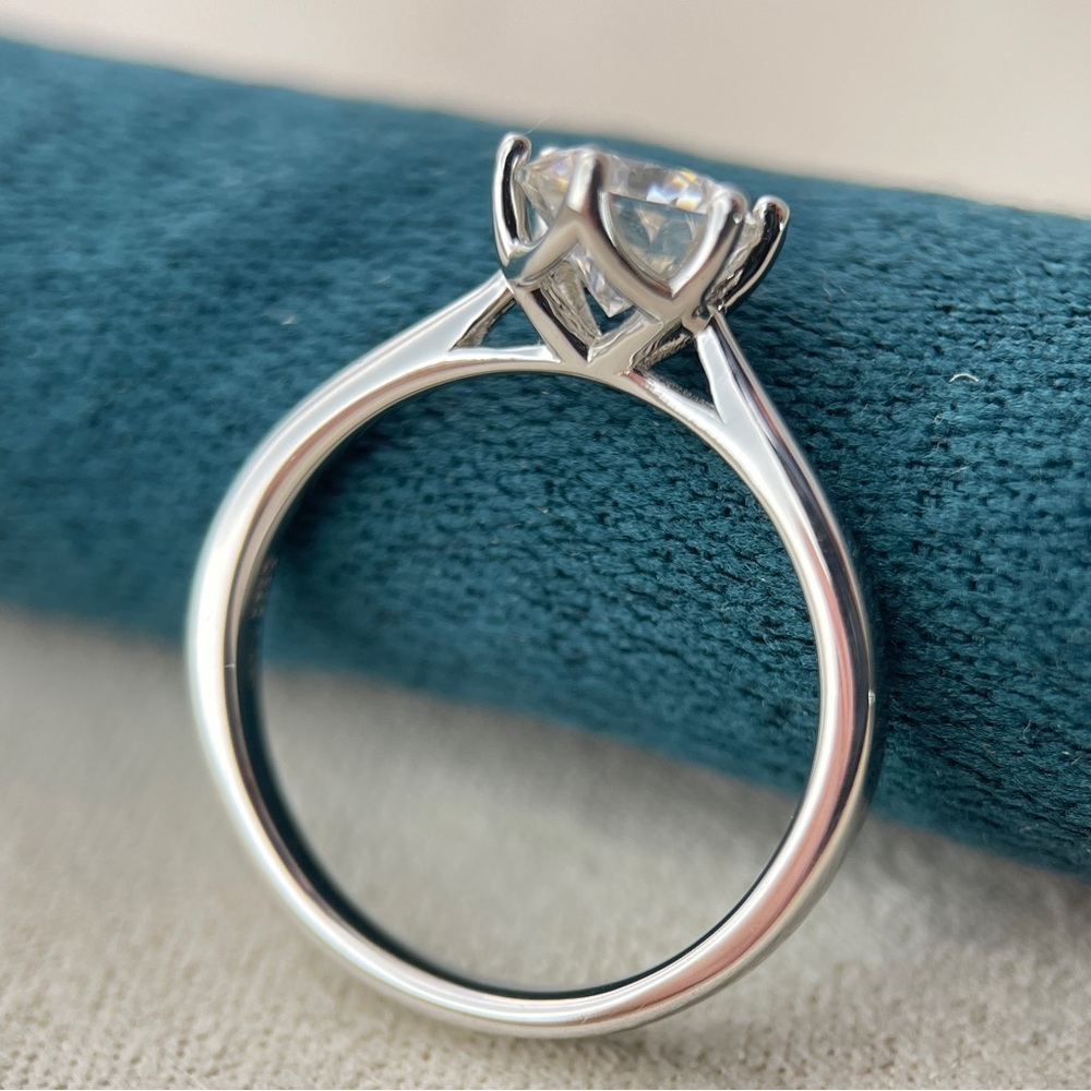 Round Cut Solitaire 1Ct Moissanite Diamond Ring S925 18K Plated